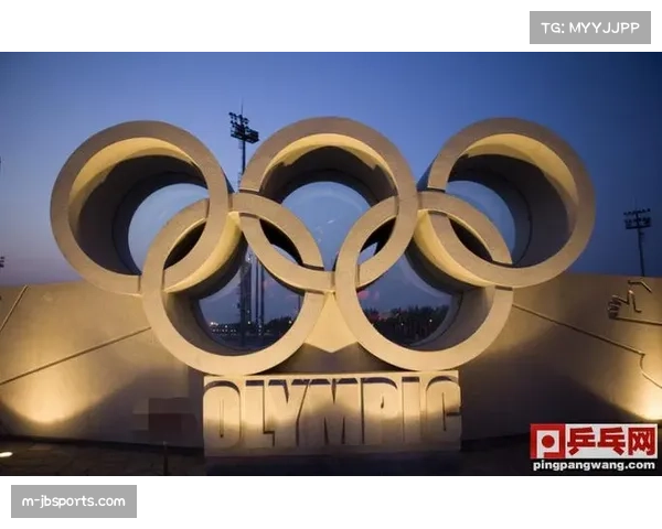 周市镇飞鹿联盟春季联赛开球仪式:领导嘉宾共同投出象征性第一球